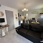 Maison De Climatisee Avec Terrasse, Parking Prive, Proche Et Commerces - Fr-1-387-190 דירה