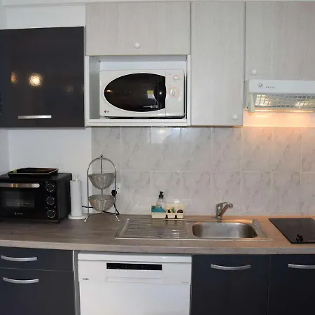 Maison De Climatisee Avec Terrasse, Parking Prive, Proche Et Commerces - Fr-1-387-190 Apartment *